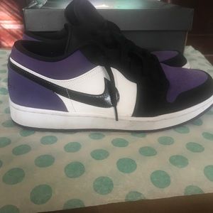 Air Jordan 1 low’s court purple